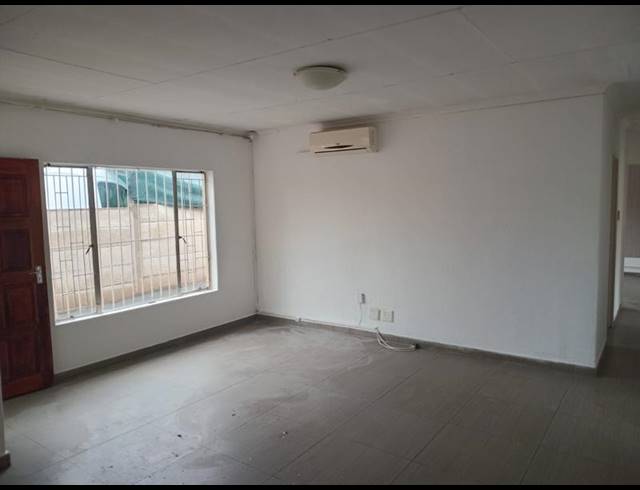 3 BEDROOM PROPERTY TO RENT IN DERSLEY